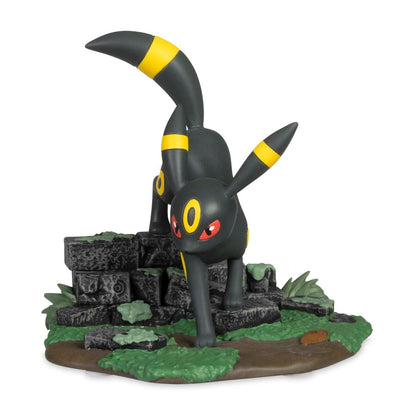 Pokemon Center - Midnight Prowl with Umbreon Evolving Personalities Figure